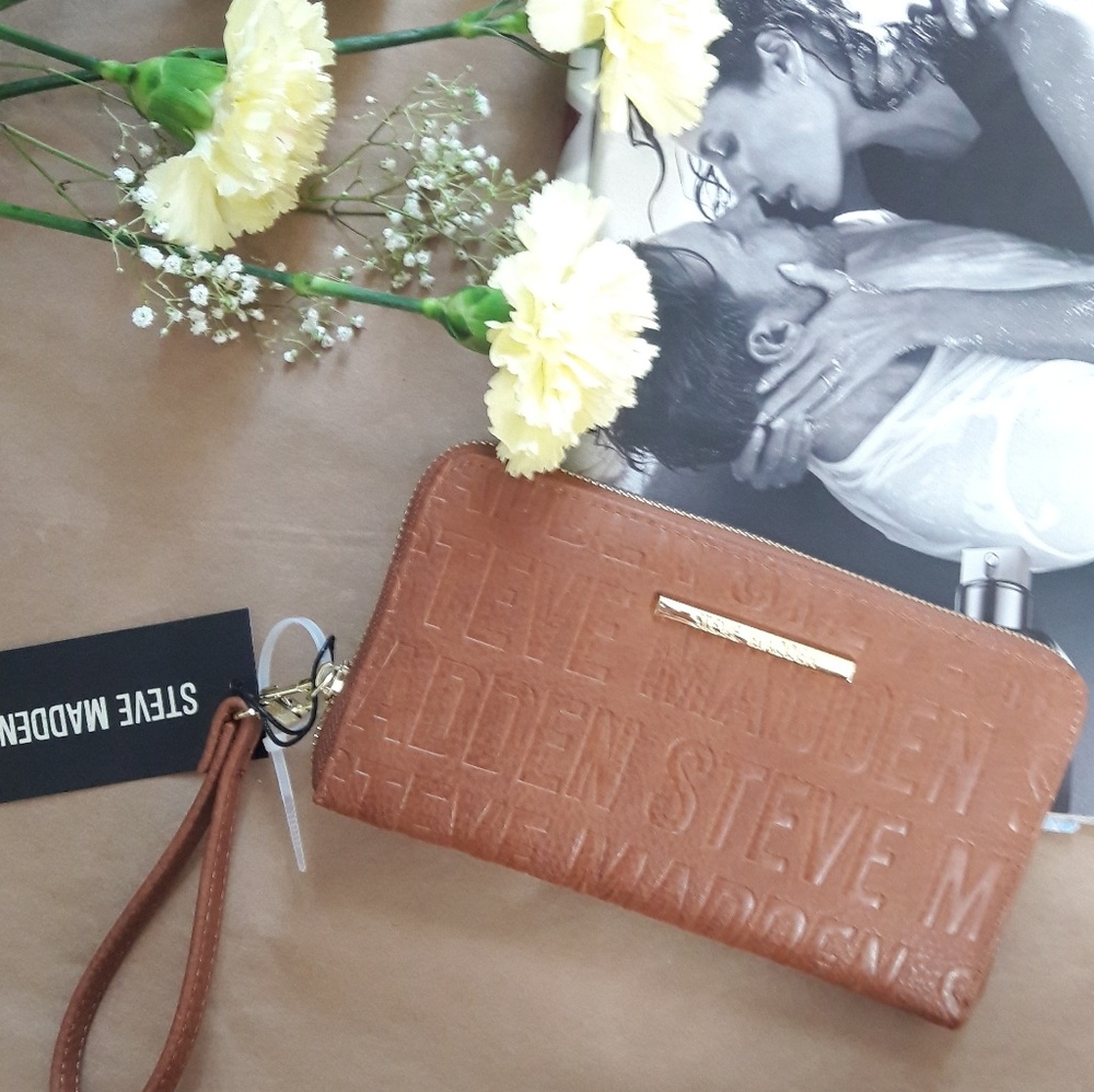 NWT Steve Madden Logo Wallet Zip Around Wrโฆ - Picture 8 of 9